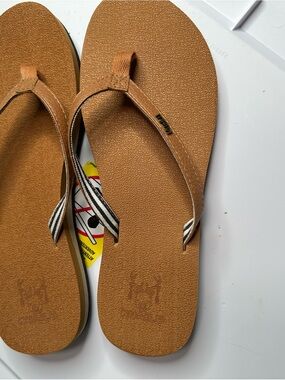 KuaiLu Women's Arch Support brown Flip Flops Tan Size 9 beach vacation spring